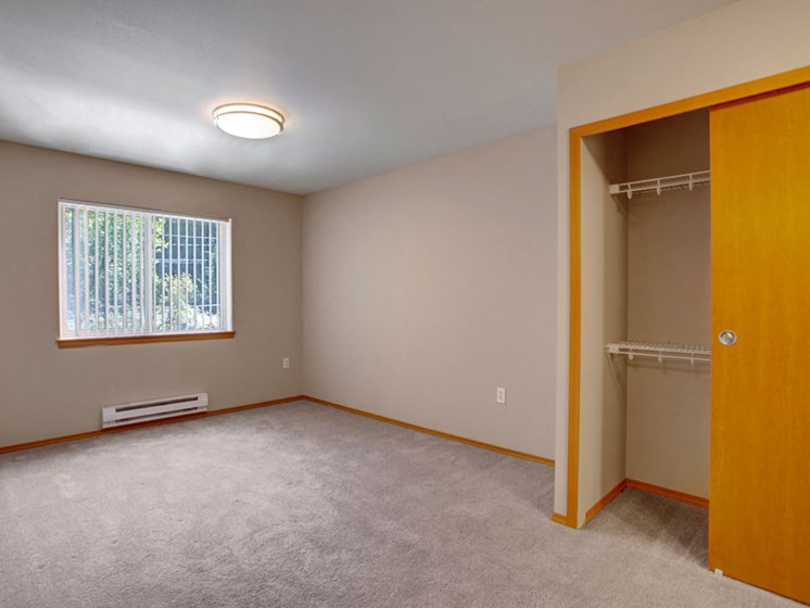 Bedroom with Large Closet | Apartments For Rent in Shoreline WA | Echo Lake